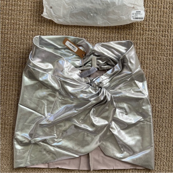 SKIMS Set Swim cover up sarong & mock neck - Picture 2 of 5